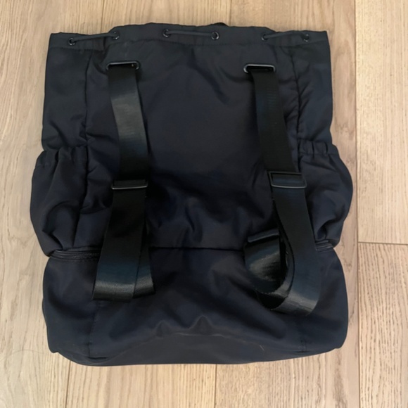 Beyond Yoga backpack/bag - Picture 2 of 4